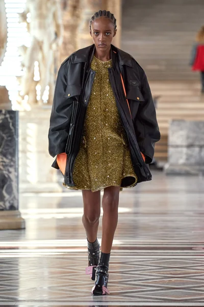 Look 28